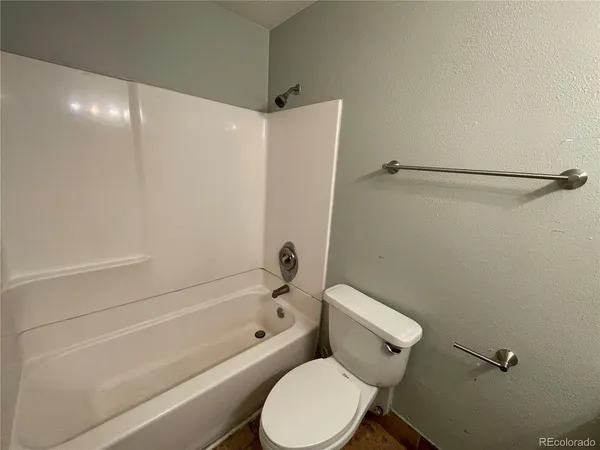 $795 | 1590 Clinton Street, Unit 203, Aurora, CO 80010