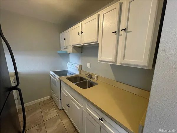 $795 | 1590 Clinton Street, Unit 203, Aurora, CO 80010