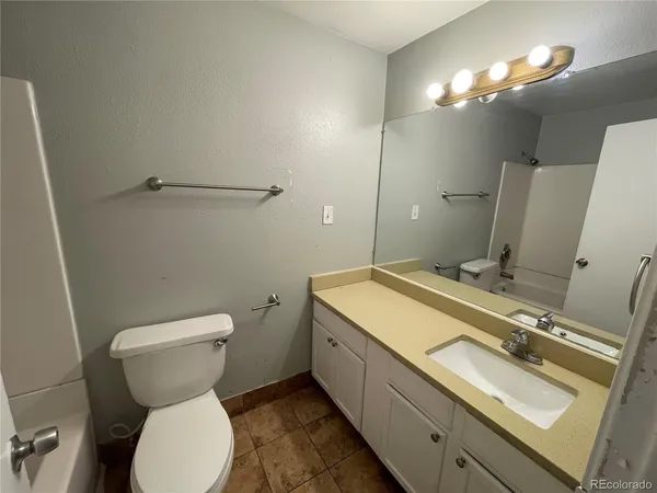 $795 | 1590 Clinton Street, Unit 203, Aurora, CO 80010