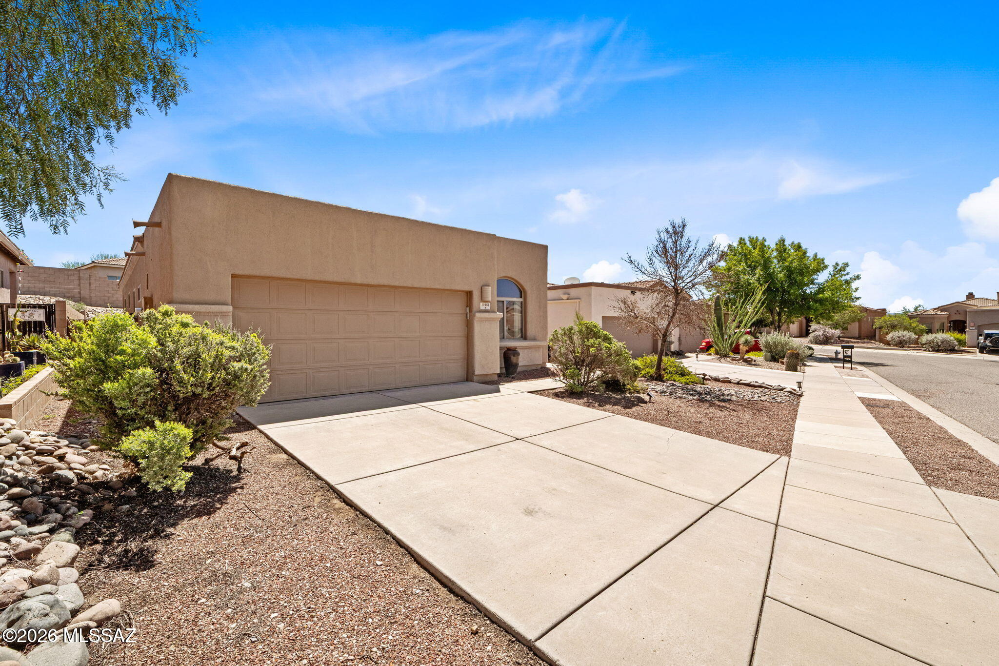 10461 South Stampede Ranch Court Vail, AZ 85641 - Photo 4 of 46 Driveway