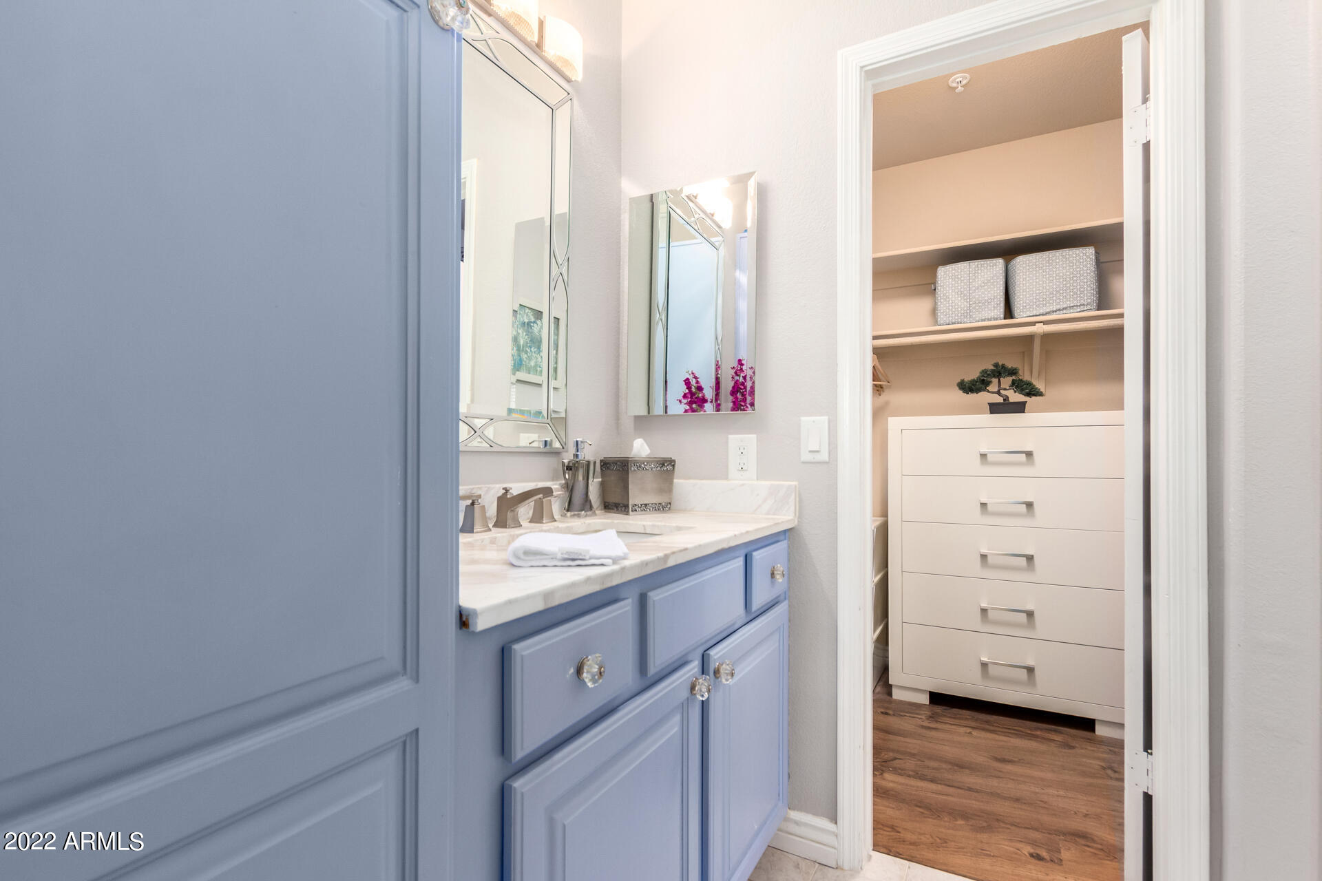 1825 West Ray Road, Unit 1049 Chandler, AZ 85224 - Photo 15 of 28 a bathroom with a sink a vanity and a large mirror