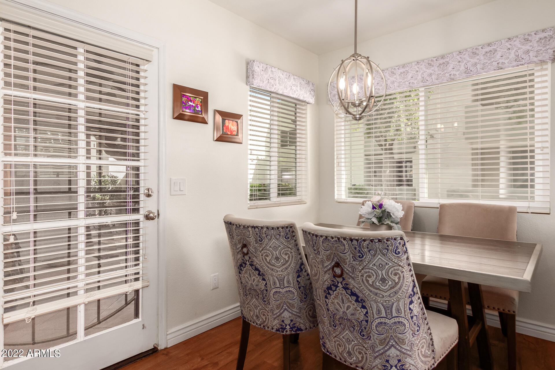 1825 West Ray Road, Unit 1049 Chandler, AZ 85224 - Photo 7 of 28 a dining room with furniture and window