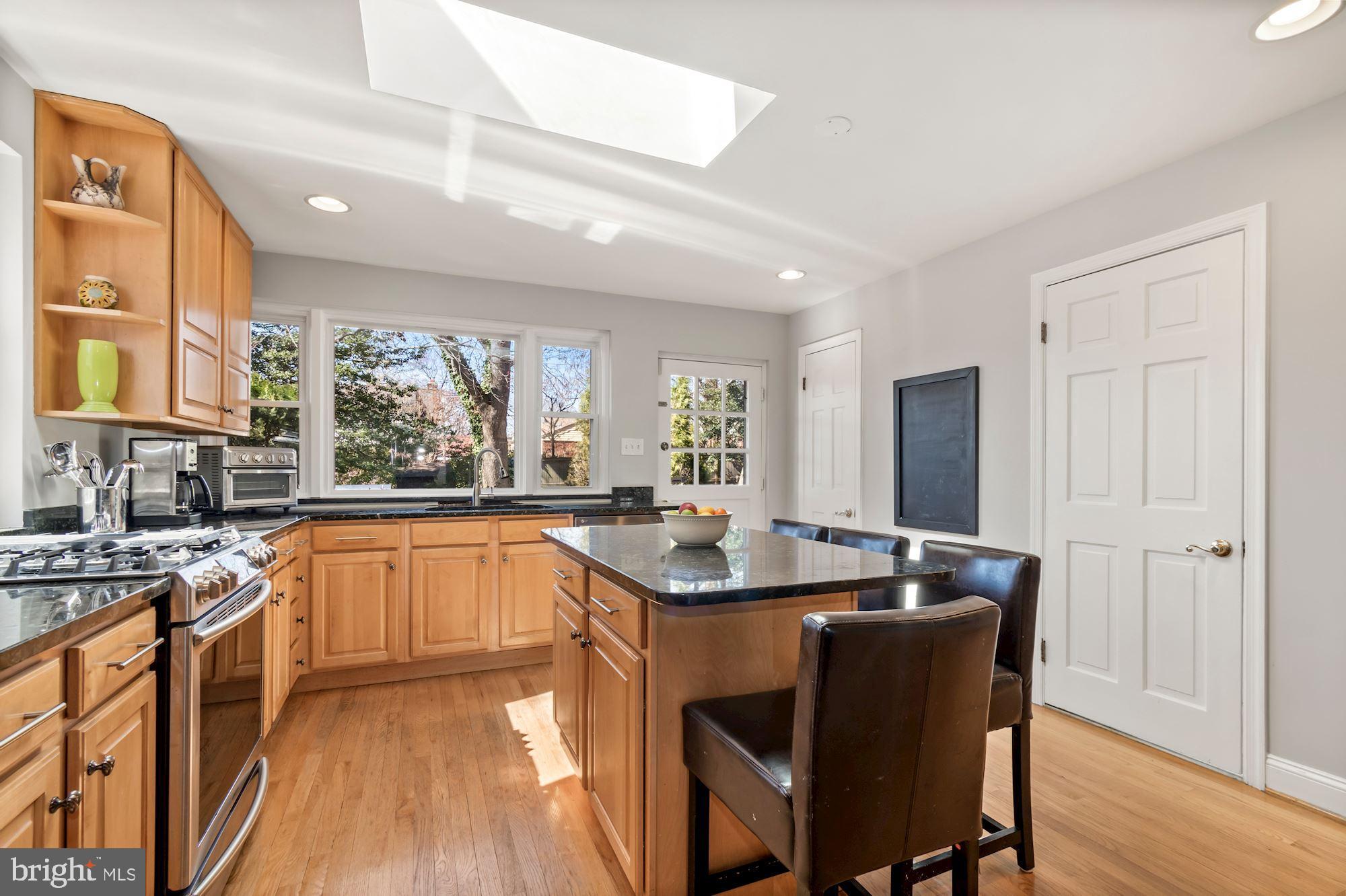 10112 Greenock Road Silver Spring, MD 20901 - Photo 3 of 24