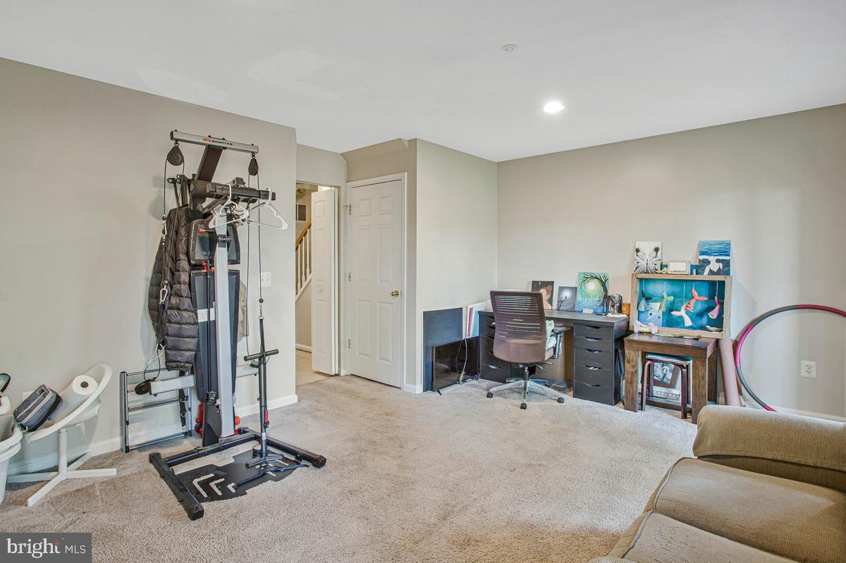 648 Howards Loop, Unit 19 Annapolis, MD 21401 - Photo 31 of 35 Versatile space for work and play.