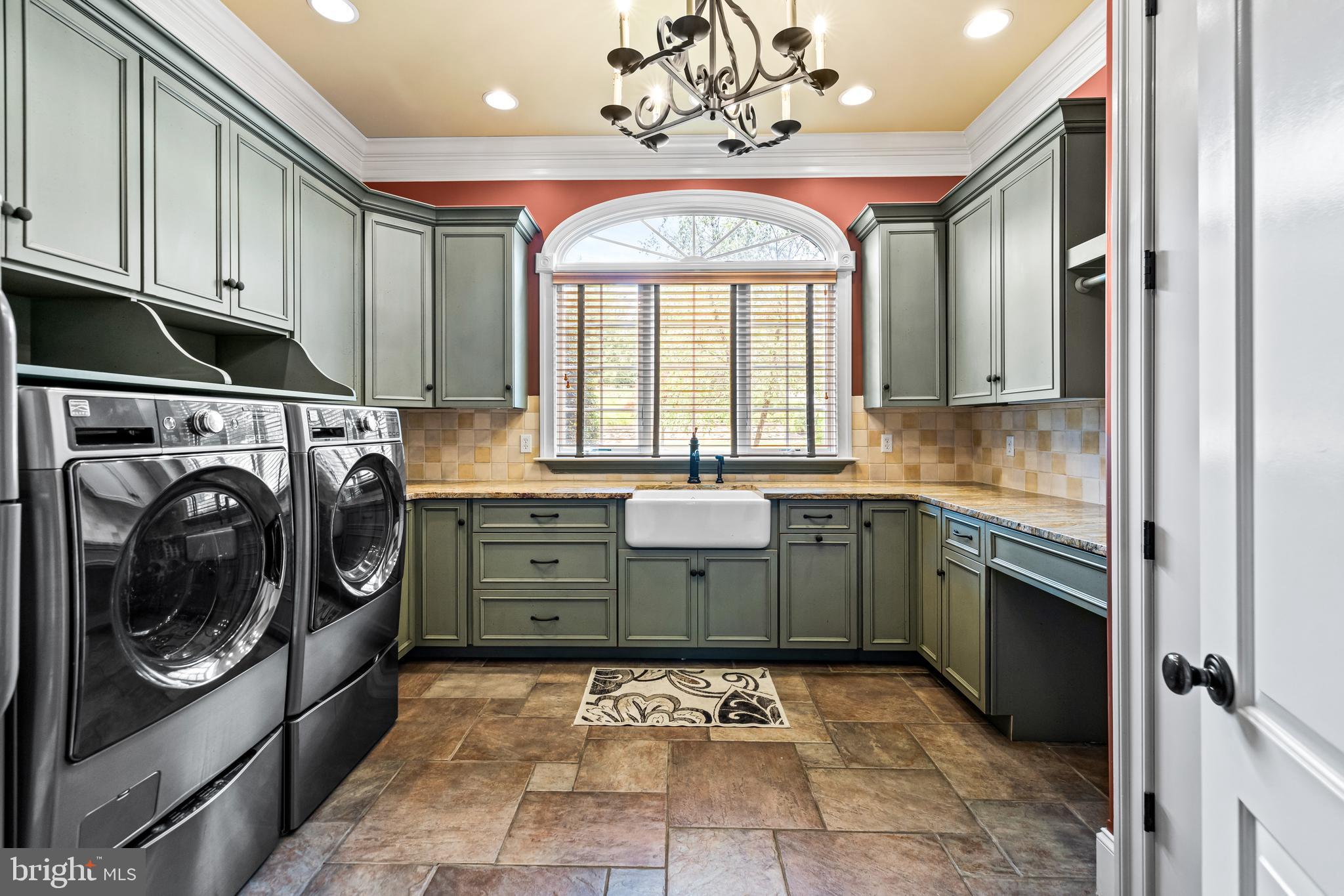 7 Ridge Farm Court Cockeysville, MD 21030 - Photo 20 of 116 Main level laundry