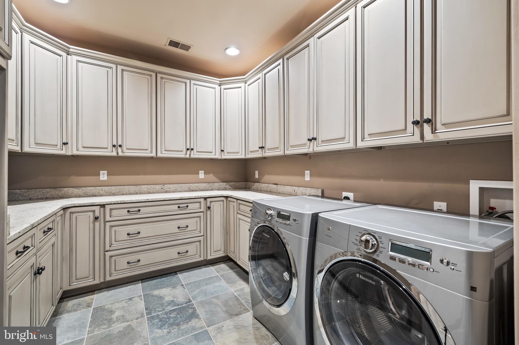 7 Ridge Farm Court Cockeysville, MD 21030 - Photo 63 of 116 Upper level laundry