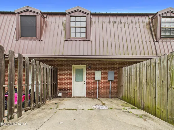 $825 | 104 Country Lane, Unit C, Lafayette, LA 70508