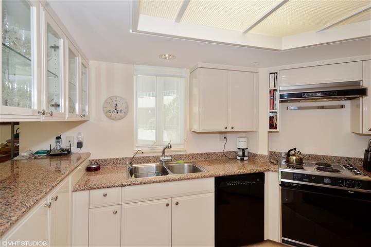 100 Southeast 5th Avenue, Unit 309 Boca Raton, FL 33432 - Photo 6 of 16 Kitchen