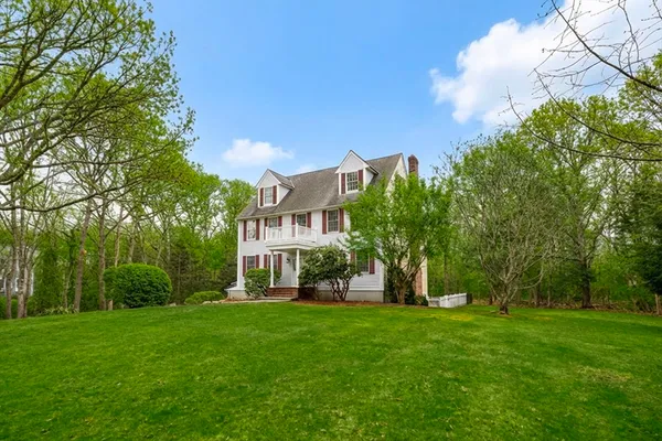 $1,350,000 | 8 Smithfield Place, Dartmouth, MA 02748