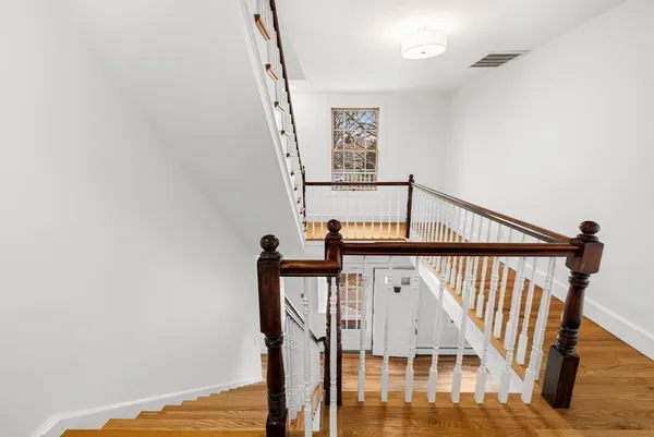 a view of a house with backyard