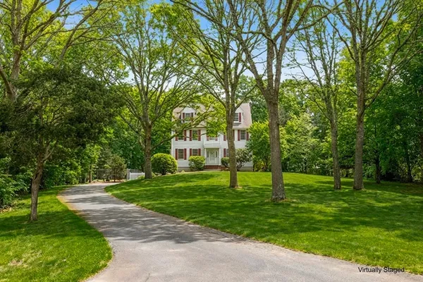 $1,350,000 | 8 Smithfield Place, Dartmouth, MA 02748
