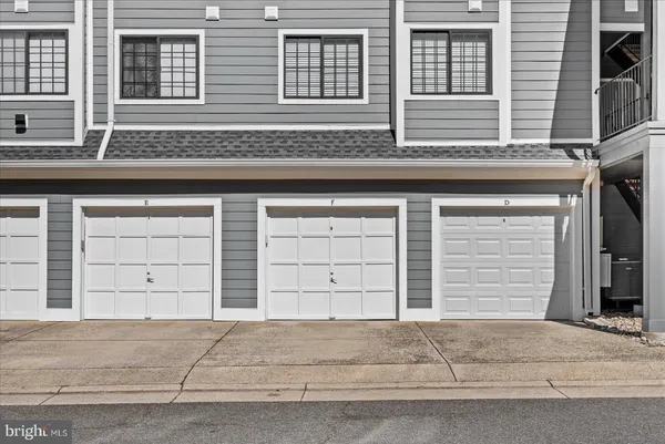 $2,975 | 6000 F Mersey Oaks Way, Alexandria, VA 22315
