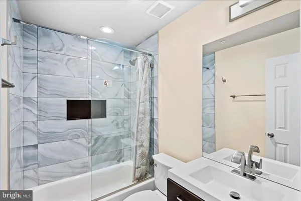 $2,975 | 6000 F Mersey Oaks Way, Alexandria, VA 22315