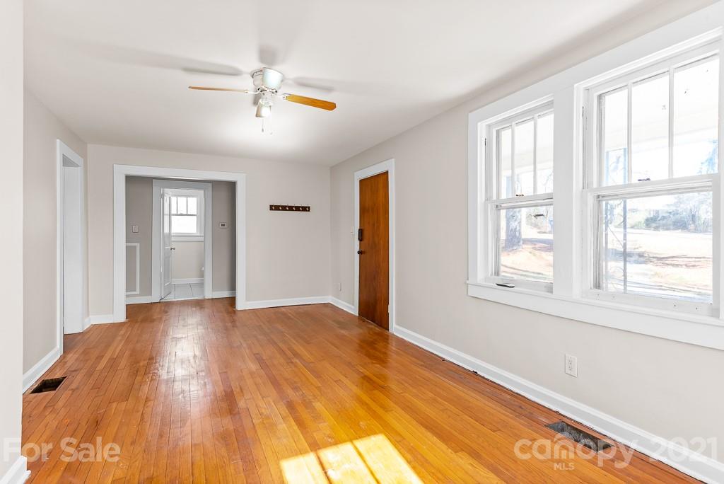 211 Lower Edgewood Road Asheville, NC 28715 - Photo 7 of 16 Gallery Image 7