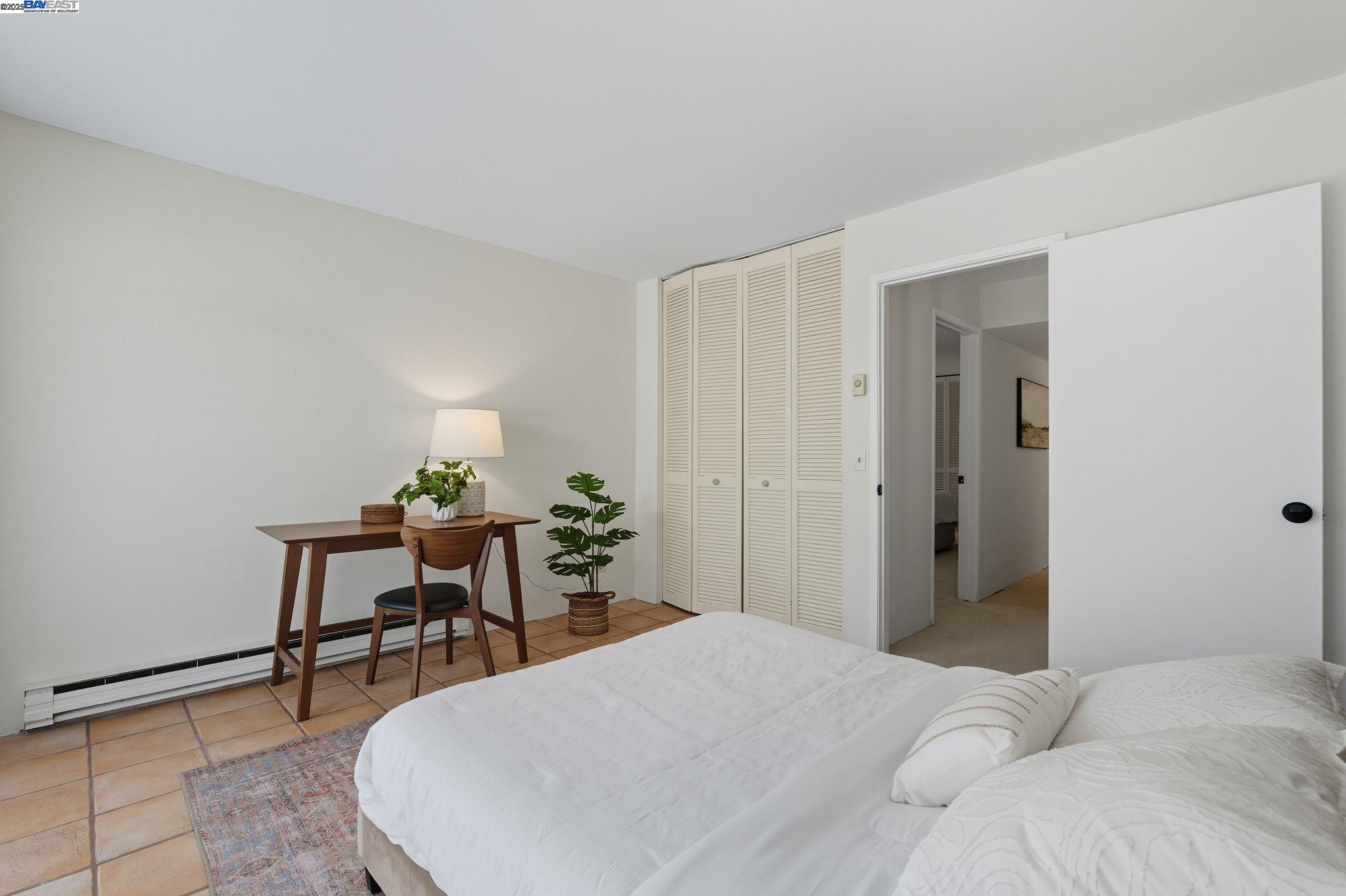 2101 Shore Line Drive, Unit 233 Alameda, CA 94501 - Photo 33 of 47 a bedroom with a bed and a table in it