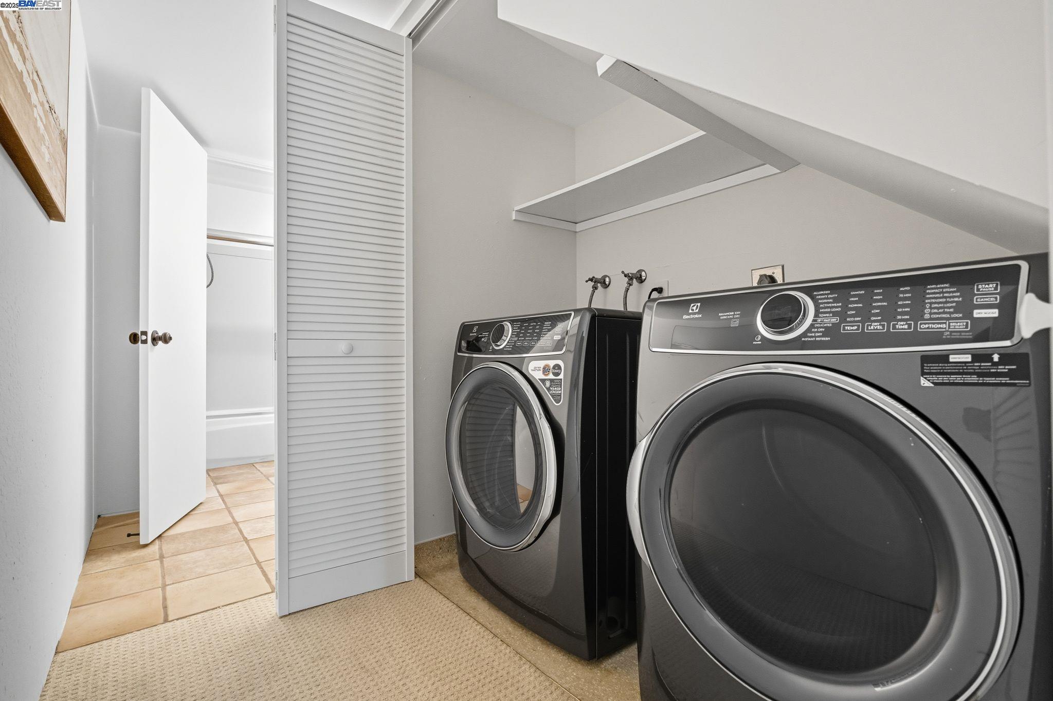 2101 Shore Line Drive, Unit 233 Alameda, CA 94501 - Photo 38 of 47 a utility room with dryer and washer