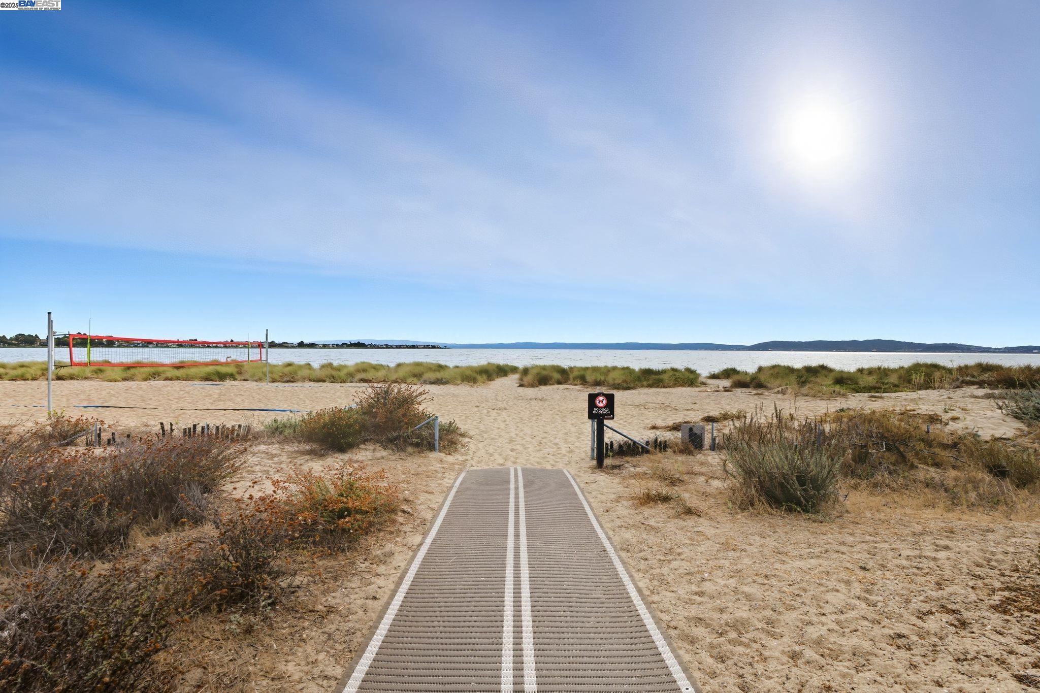 2101 Shore Line Drive, Unit 233 Alameda, CA 94501 - Photo 39 of 47 a view of a terrace with skyline