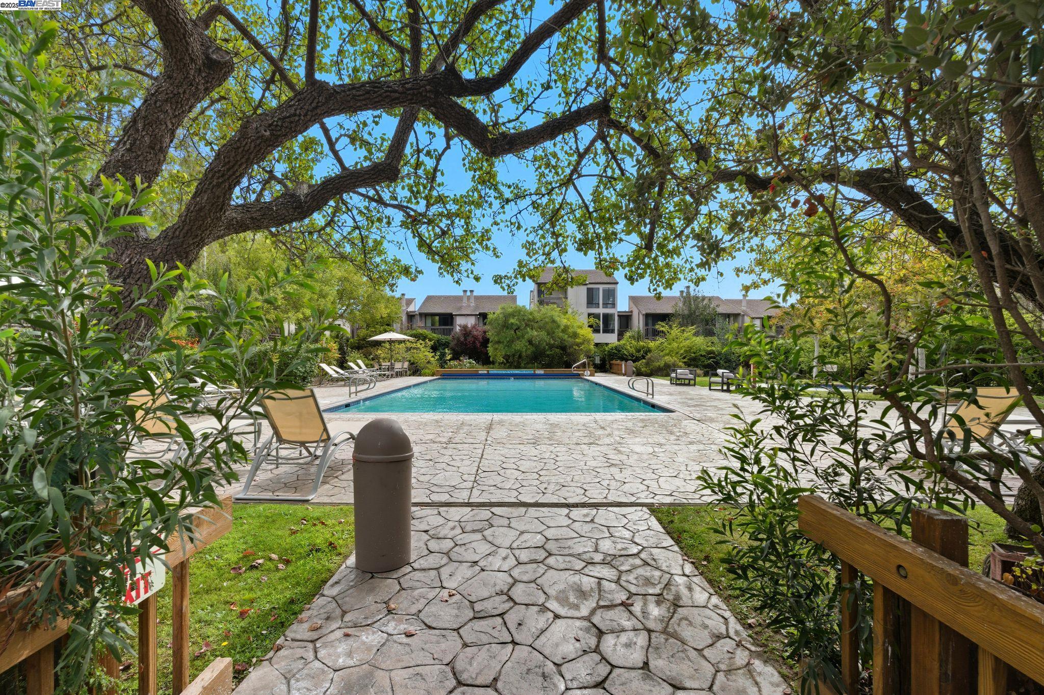 2101 Shore Line Drive, Unit 233 Alameda, CA 94501 - Photo 5 of 47 a view of a garden with a tree