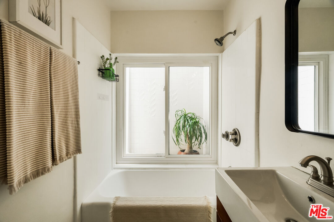7406 Earldom Avenue Playa del Rey, CA 90293 - Photo 21 of 61 a bathroom with a tub and a sink window
