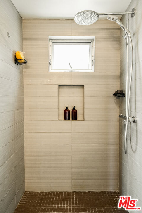 7406 Earldom Avenue Playa del Rey, CA 90293 - Photo 33 of 61 a bathroom with a shower