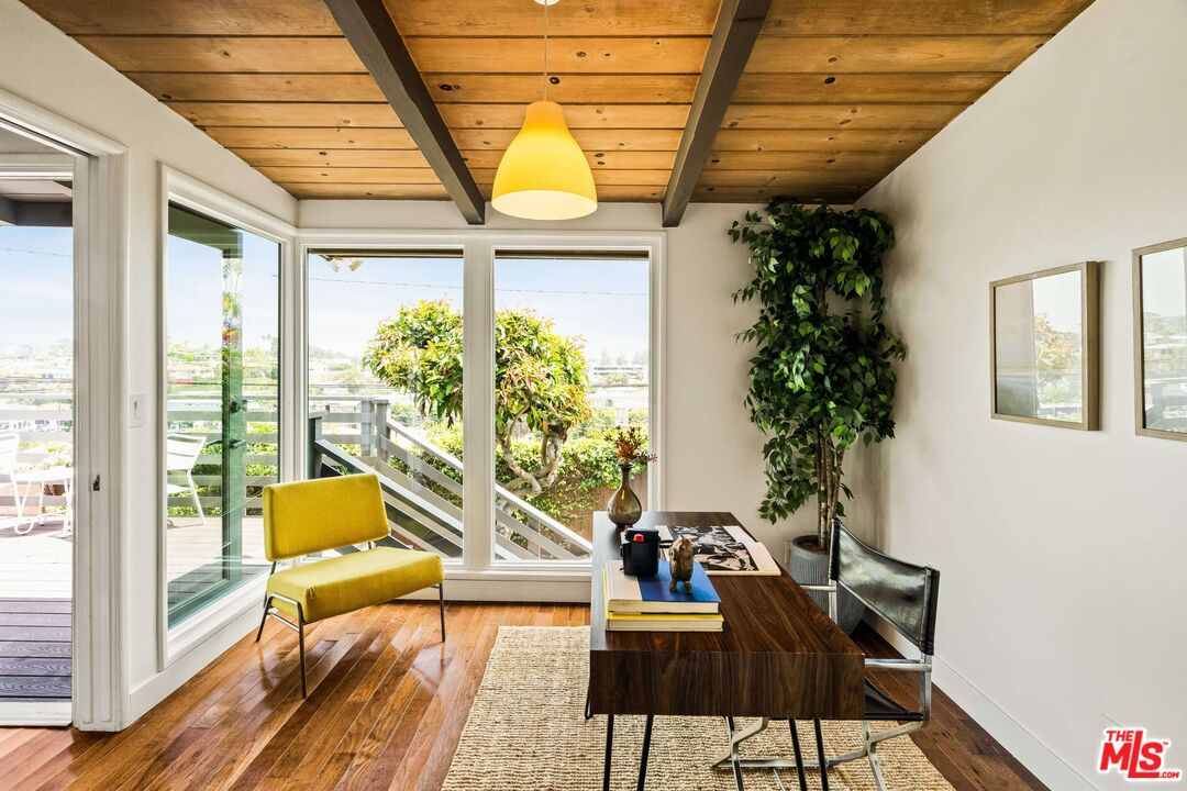 7406 Earldom Avenue Playa del Rey, CA 90293 - Photo 4 of 61 a building outdoor space with patio furniture