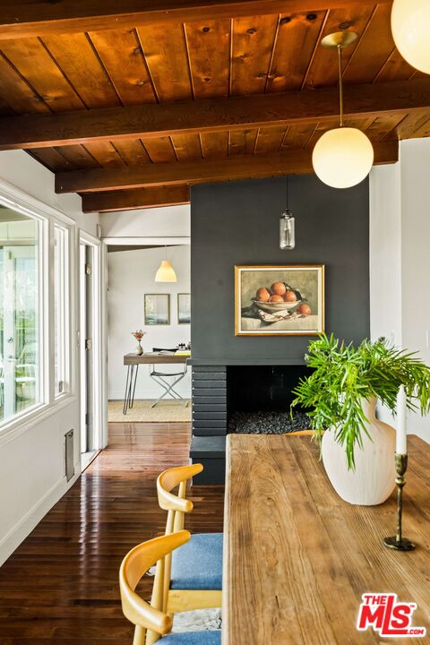 7406 Earldom Avenue Playa del Rey, CA 90293 - Photo 46 of 61 a living room with furniture and a wooden floor