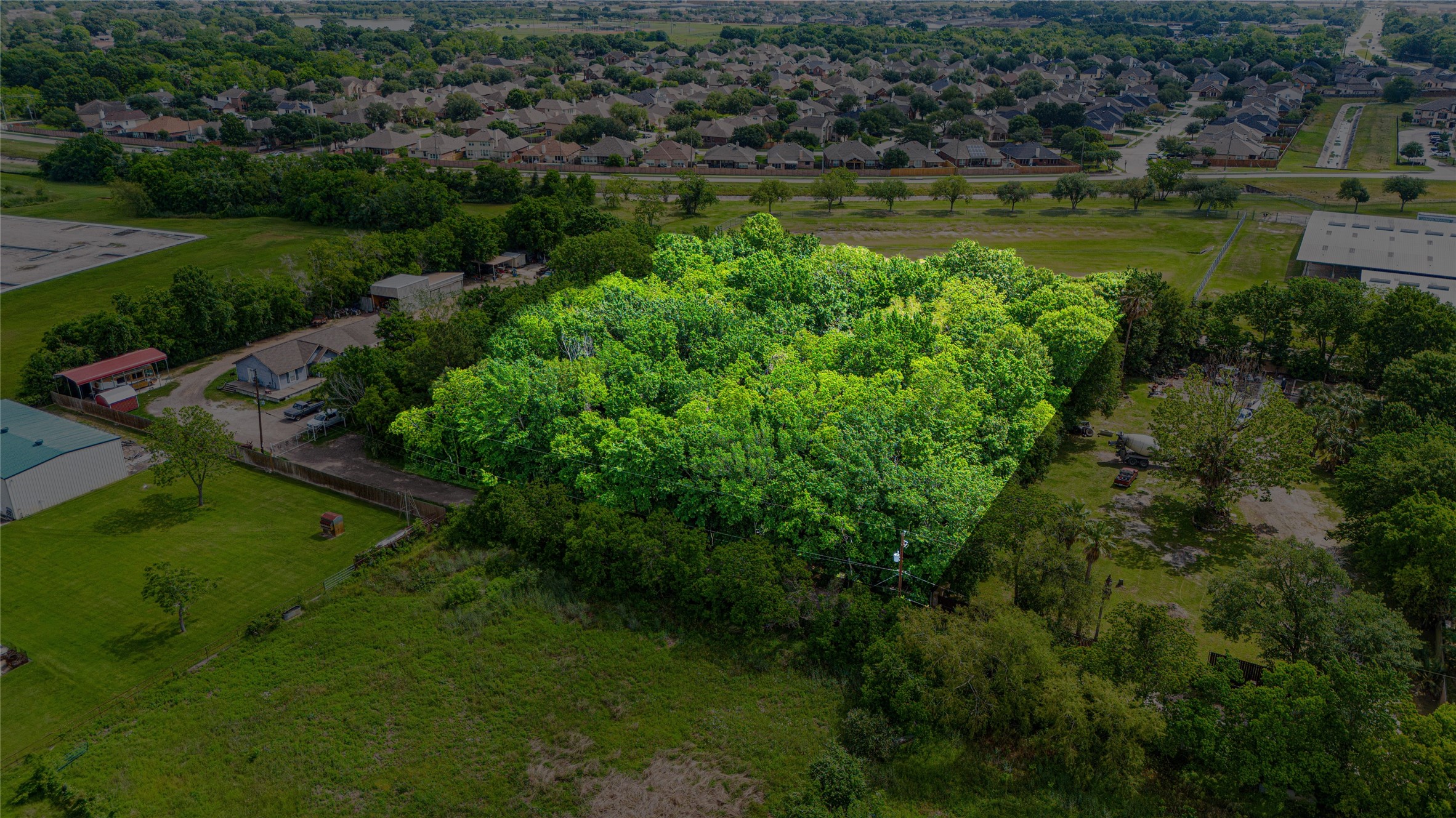 a view of a water pond with green yard