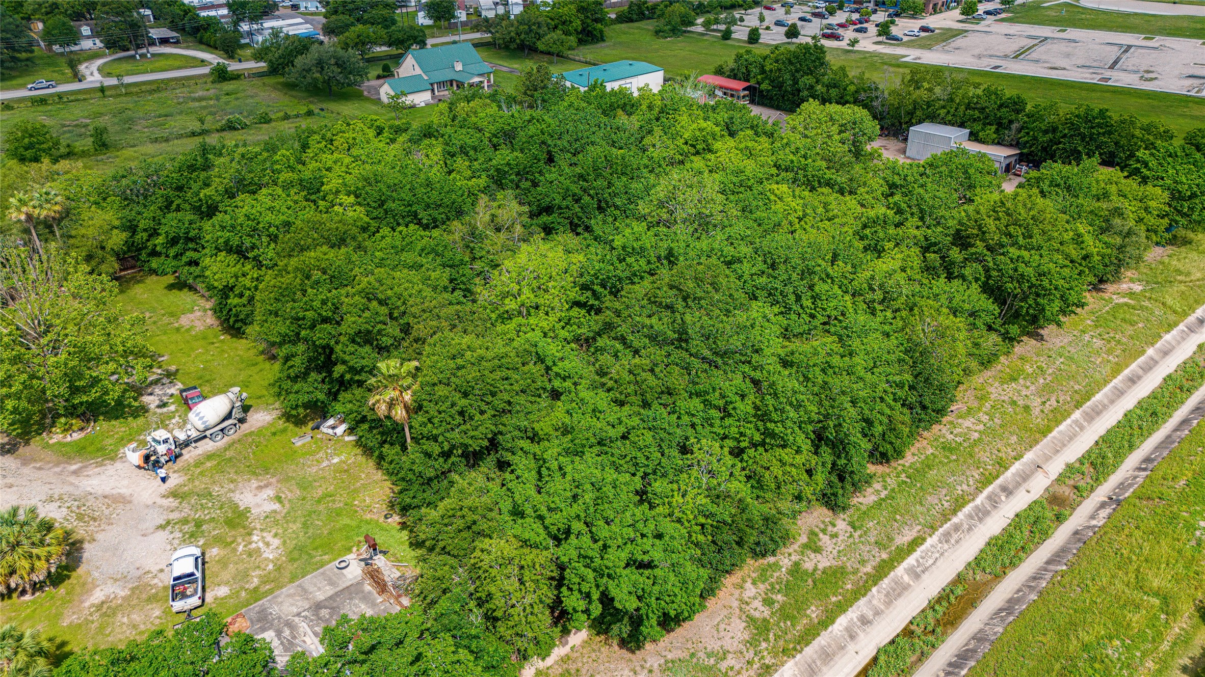 0 Allen-Genoa Road Pasadena, TX 77504 - Photo 3 of 10 a view of a garden with a flower plants