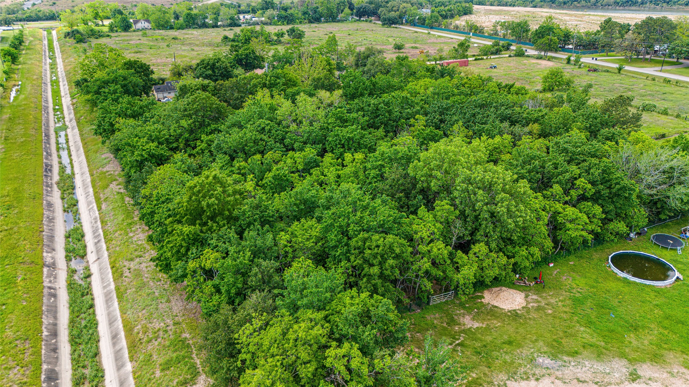 0 Allen-Genoa Road Pasadena, TX 77504 - Photo 9 of 10 a view of outdoor space and yard