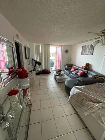 $1,800 | 19781 Southwest 114th Avenue, Unit 243, Miami, FL 33157