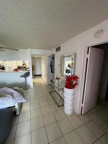 $1,800 | 19781 Southwest 114th Avenue, Unit 243, Miami, FL 33157
