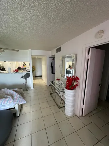 $1,800 | 19781 Southwest 114th Avenue, Unit 243, Miami, FL 33157