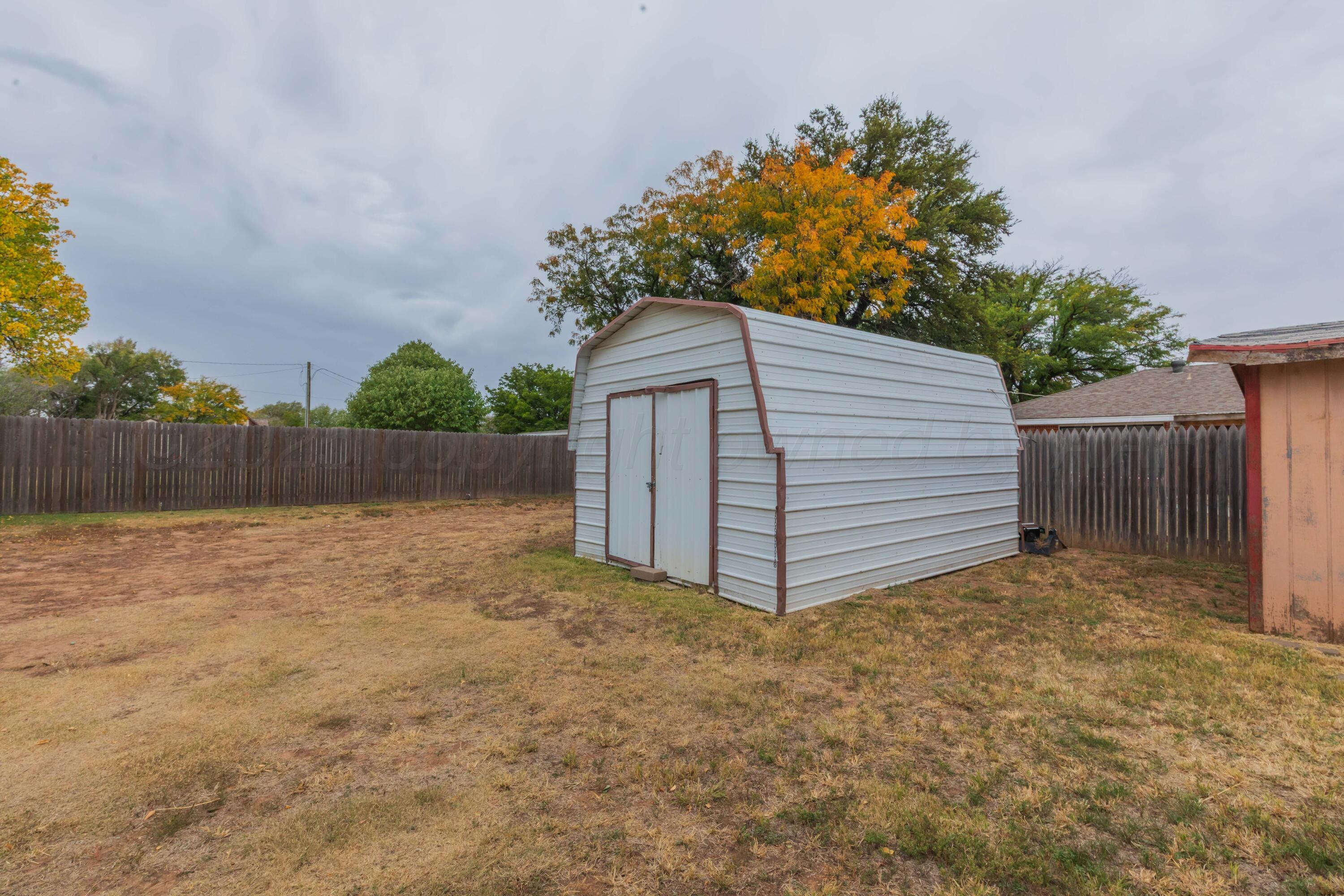4221 Arden Road Amarillo, TX 79110 - Photo 40 of 50 a backyard of a house