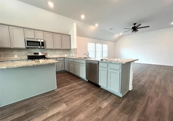 $2,150 | 3011 Azalea Point, Fulshear, TX 77423