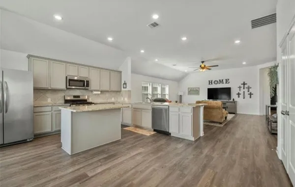 $2,150 | 3011 Azalea Point, Fulshear, TX 77423