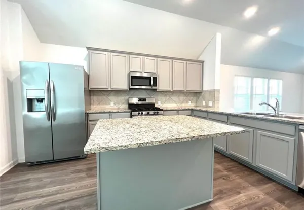 $2,150 | 3011 Azalea Point, Fulshear, TX 77423