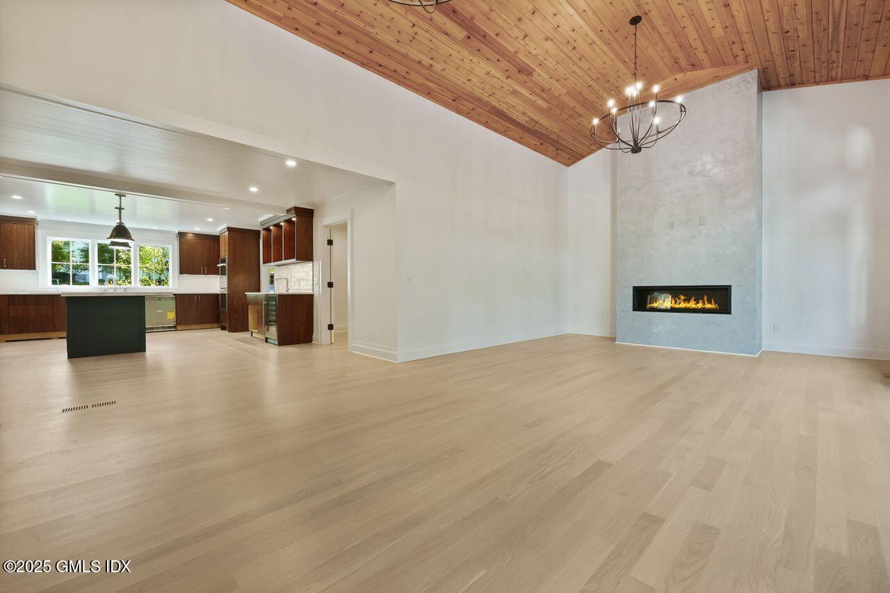 30 Crescent Road Riverside, CT 06878 - Photo 11 of 39 Family to kitchen