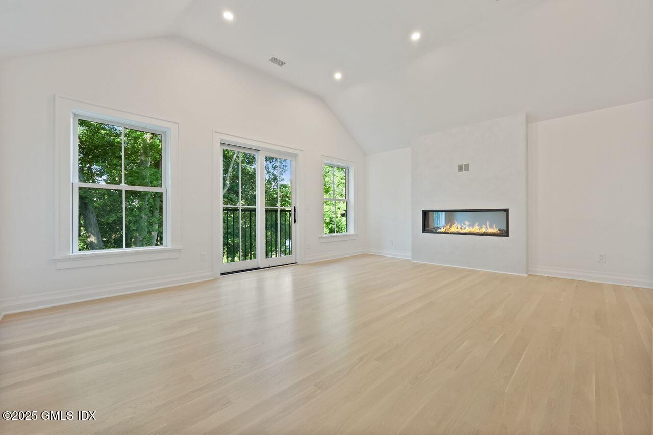 30 Crescent Road Riverside, CT 06878 - Photo 17 of 39 Primary Bedroom