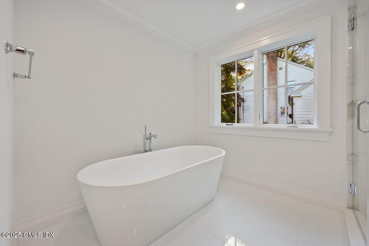 30 Crescent Road Riverside, CT 06878 - Photo 20 of 39 Master soaking tub