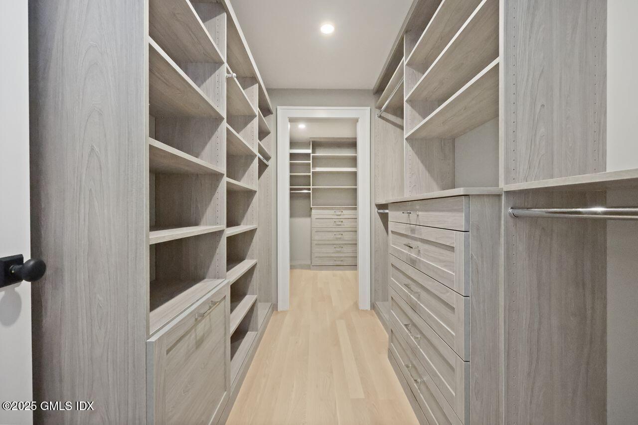 30 Crescent Road Riverside, CT 06878 - Photo 21 of 39 Primary Closet