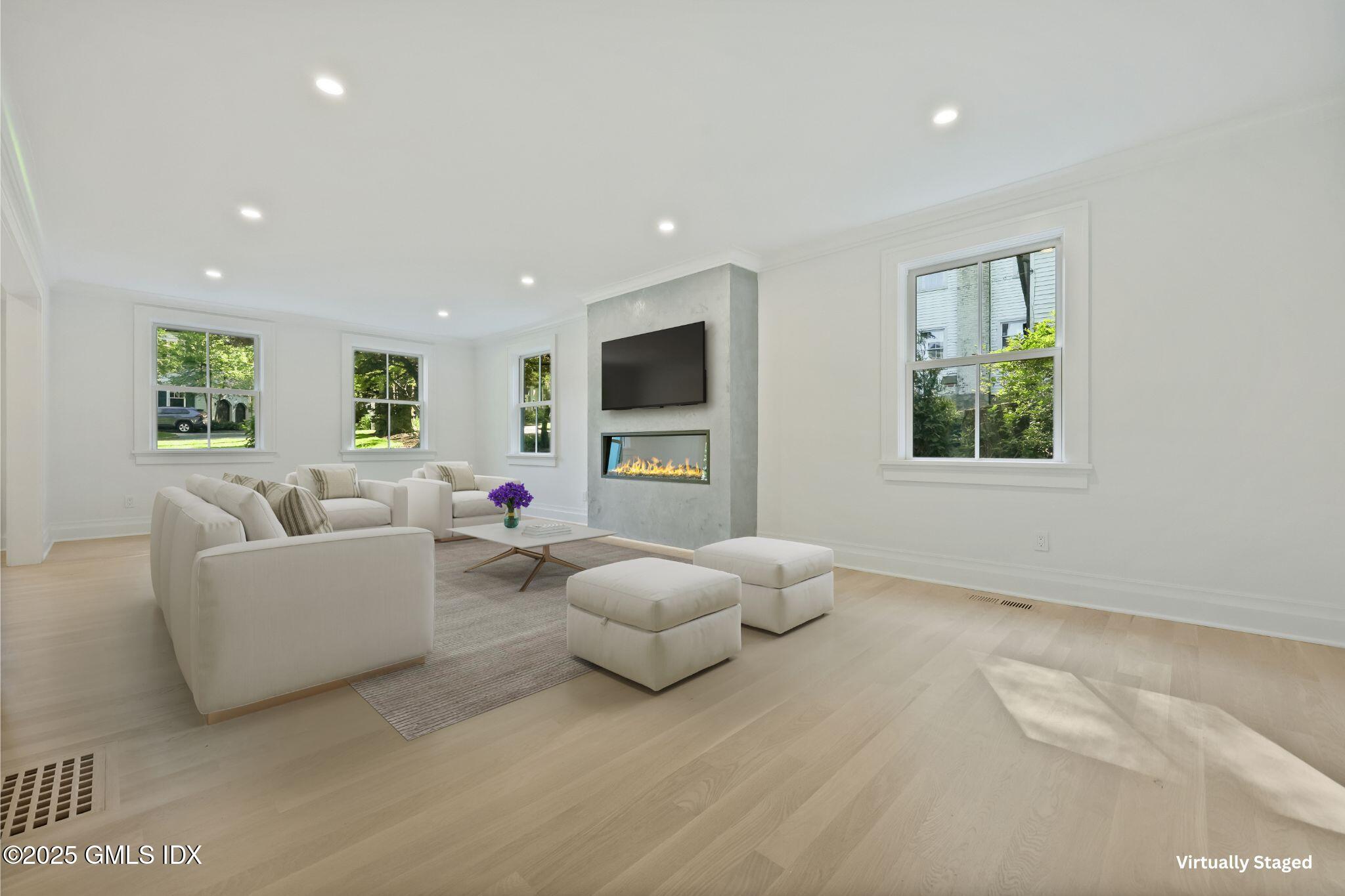 30 Crescent Road Riverside, CT 06878 - Photo 3 of 39 Living room