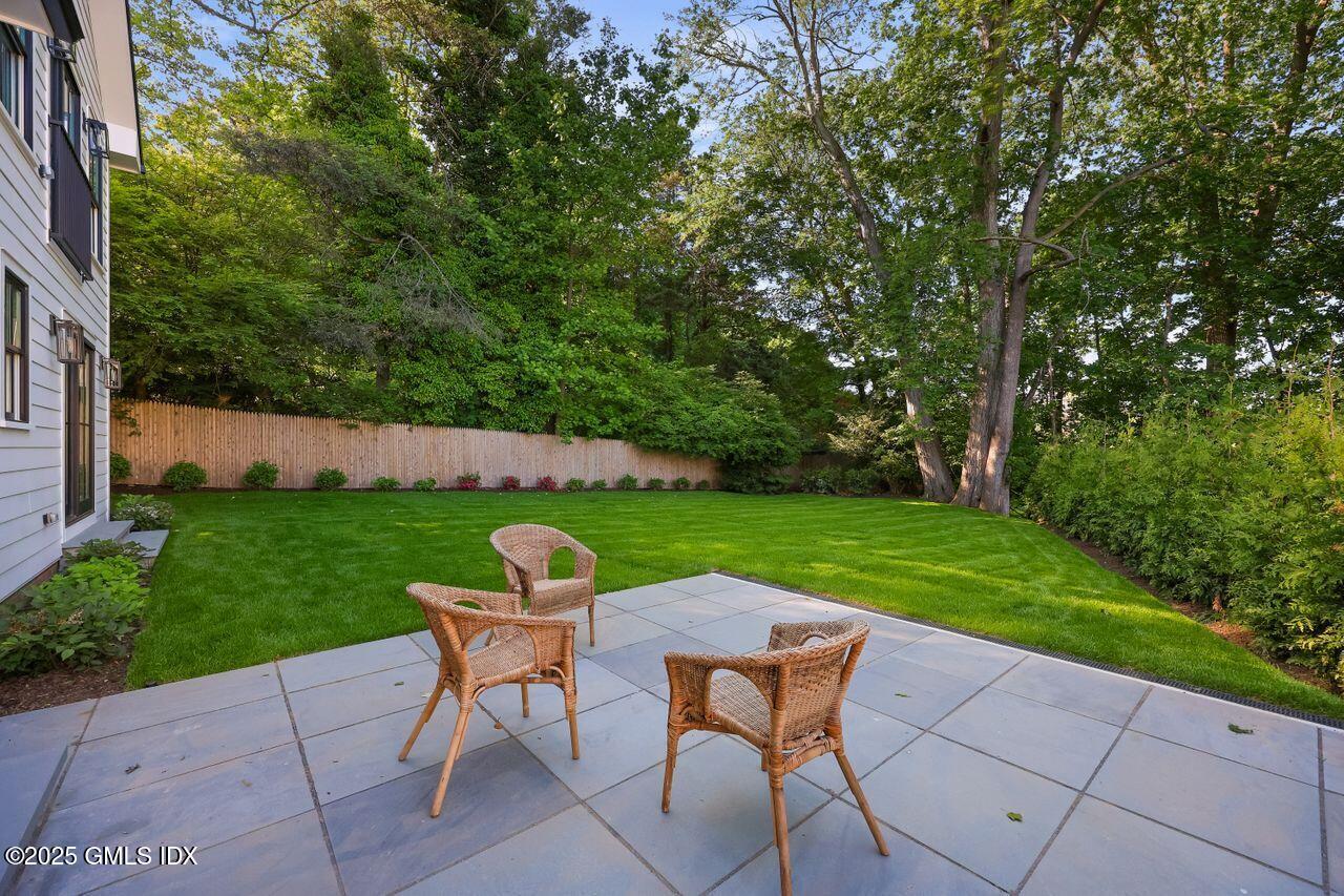 30 Crescent Road Riverside, CT 06878 - Photo 33 of 39 Patio and garden