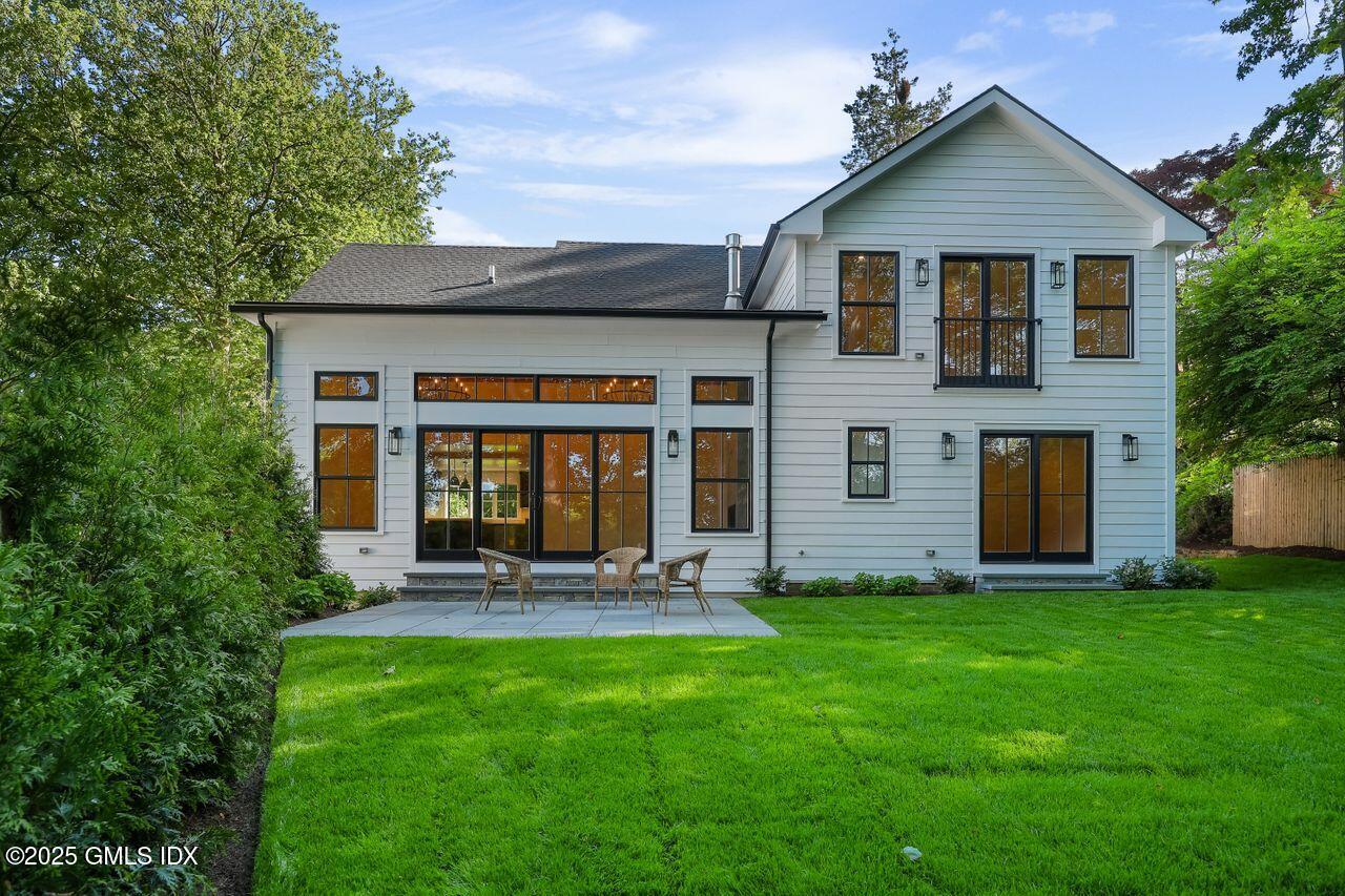 30 Crescent Road Riverside, CT 06878 - Photo 34 of 39 Private entertaining space