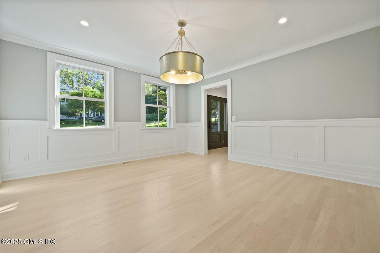 30 Crescent Road Riverside, CT 06878 - Photo 6 of 39 Classic dining room
