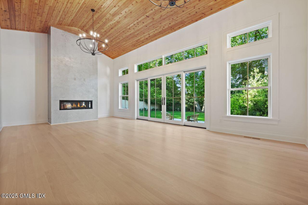 30 Crescent Road Riverside, CT 06878 - Photo 10 of 39 Generous family room