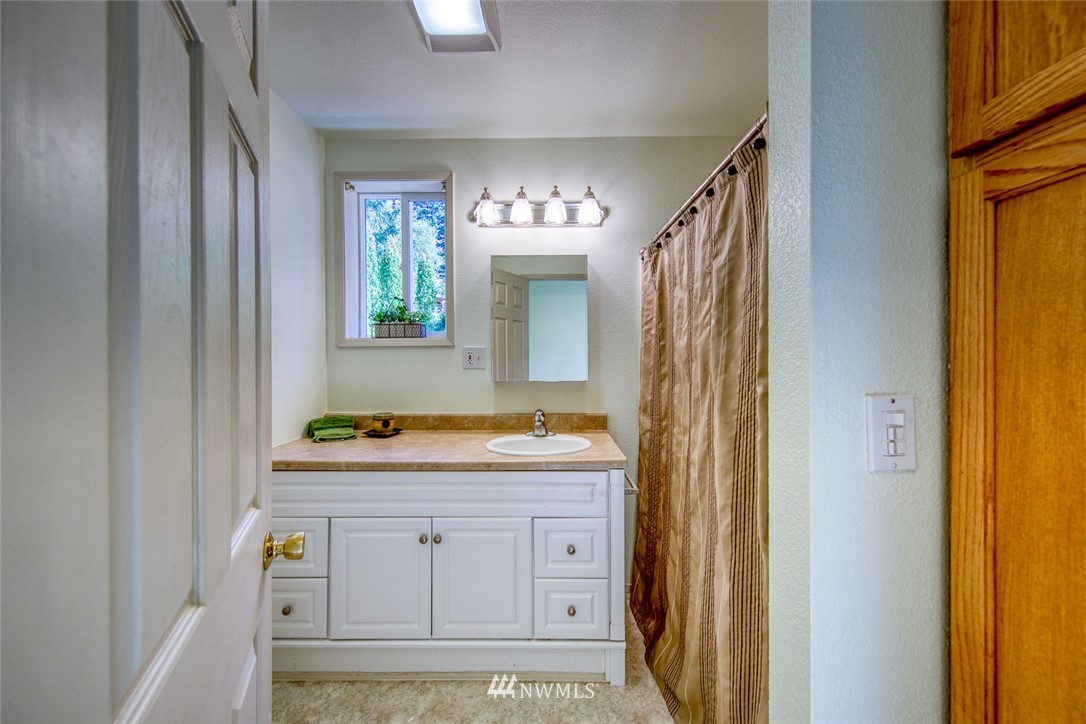 4420 Petersville Road Northeast Bremerton, WA 98310 - Photo 26 of 31 Gallery Image 26