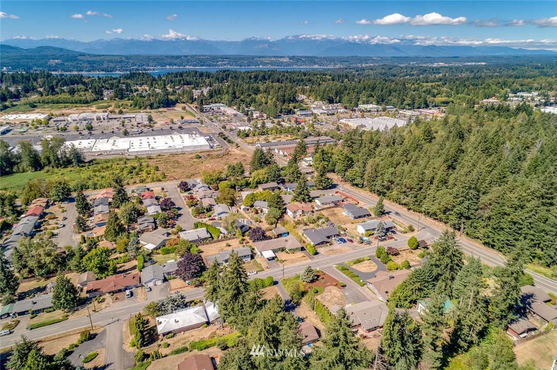 4420 Petersville Road Northeast Bremerton, WA 98310 - Photo 6 of 31 Gallery Image 6