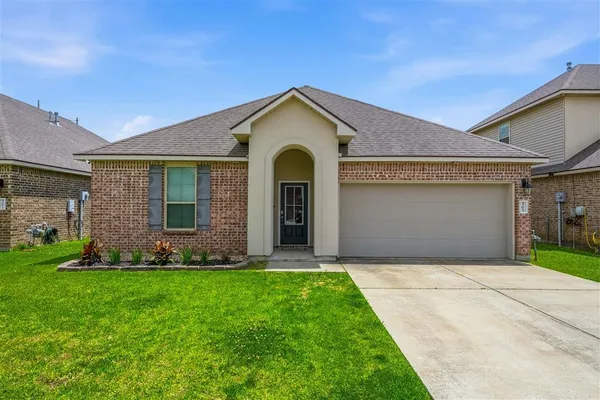 $213,500 | 303 Oak Hampton Drive, Sulphur, LA 70665