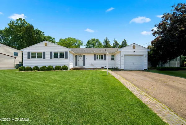 $599,900 | 17 Knoll Terrace, Hazlet, NJ 07730