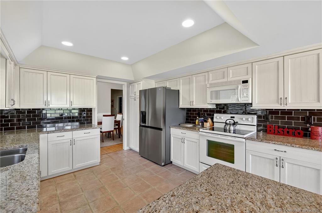 6957 Southeast Pacific Drive Stuart, FL 34997 - Photo 19 of 71